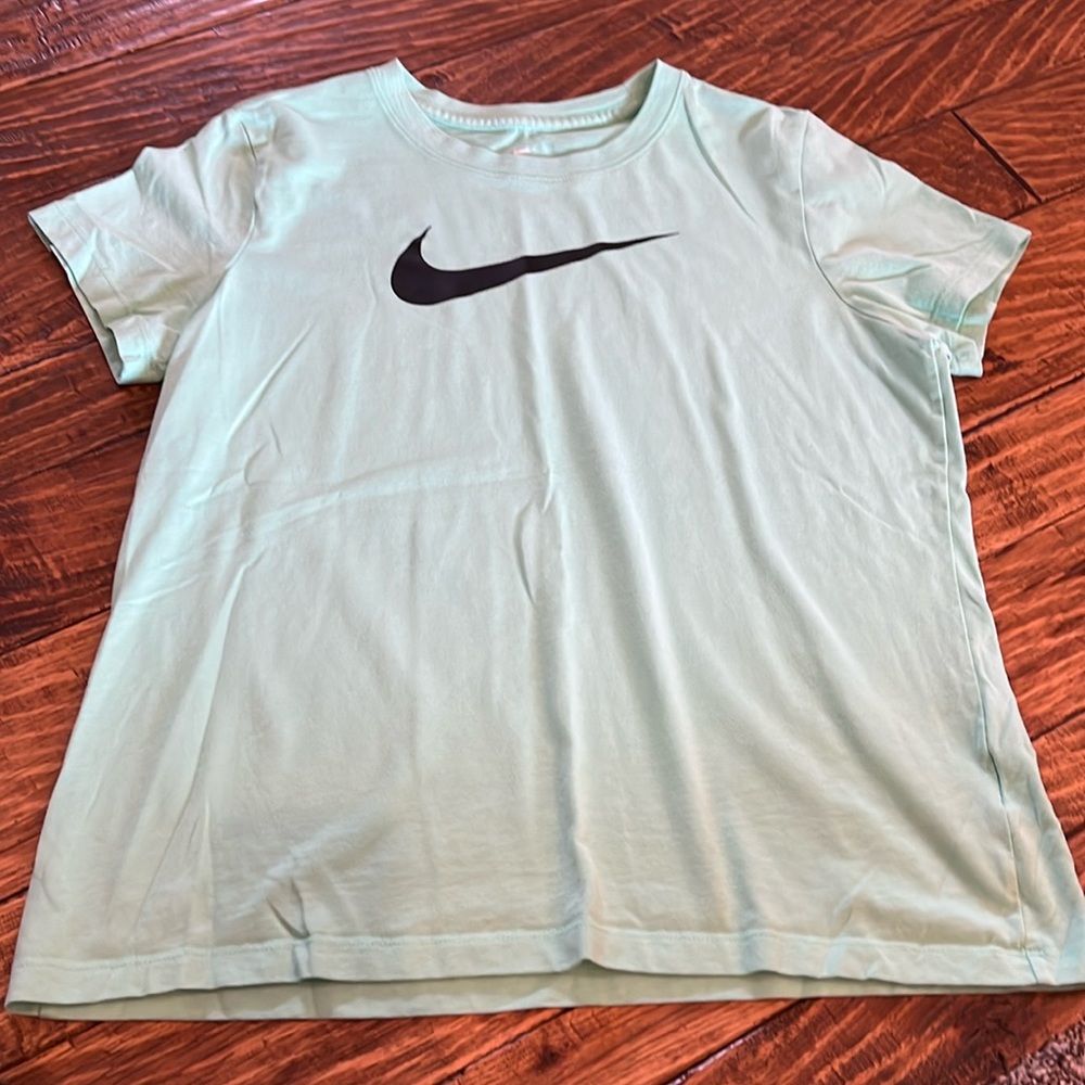Nike tees shirt